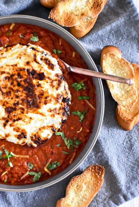 Goat Cheese Dip, Cuban Black Beans, Goat Cheese Appetizer, Baked Goat Cheese, Delicious Family Meals, Crowd Pleasing Appetizers, Spanish Tapas, Dinner Guests, Cheese Appetizers