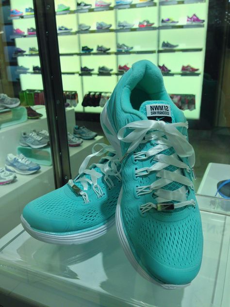 Special edition tiffany blue nike shoes for the SF Nike Women's Marathon, I want to do this in 2014! Tiffany Blue Shoes, Popular Nike Shoes, Blue Nike Shoes, Blue Nikes, Tiffany Blue Nike, Nike Shoes High Tops, Women Nike Shoes, Nike Gifts, Work Out Ideas