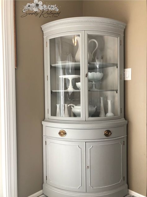 Armoire Fine, Corner Cabinet Dining Room, Vintage Corner Cabinet, Corner China Cabinets, Corner China Cabinet, Dining Room Corner, Corner Hutch, Cabinet Hutch, Dining Hutch