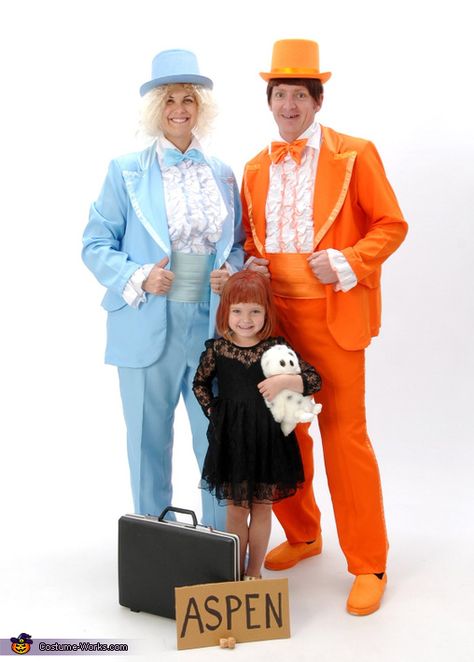 Nannie: Nan Brillant as Harry Dunne, Mark Brillant as Lloyd Christmas and our 4 year old daughter, Carrie Brillant, as Mary Swanson. To prepare for the release of Dumb and Dumber... Mary Swanson Costume, Black Teeth, Halloween Costumes 2014, Homemade Costume, Costume Works, Family Photo Album, Halloween Costume Contest, Group Halloween Costumes, Family Costumes