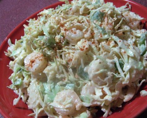 5-step #instructions for #Shrimp #Cole #Slaw: 1. Clean cooked shrimp and break in half if large. 2. Chop bell peppers and green onions. 3. In large bowl combine slaw, shrimp, peppers and onions. 4. In separate bowl make dressing, stirring until well blended. 5. Pour over salad and toss until all of salad is coated. Store in refrigerator until ready to serve. Shrimp Coleslaw, Shrimp Slaw, Shrimp Cabbage, Restaurant Salads, Thm Lunch, Honey Salad, Red Lobster Restaurant, Southern Coleslaw, Lobster Recipe