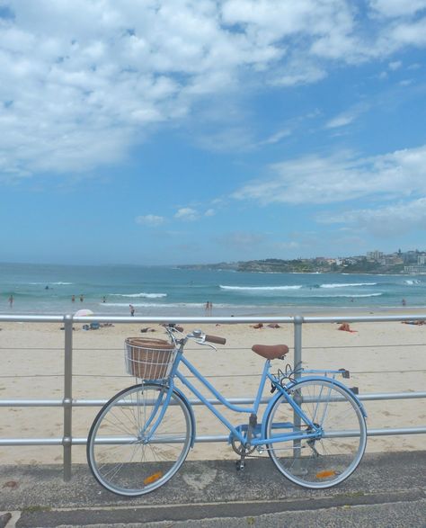 Blue Vintage Aesthetic, Blue Aesthetic Vintage, Beach Biking, Cinelli Mash, Bicycle Aesthetic, Bike Beach, Aesthetic Bike, Blue Vibe, Bike With Basket