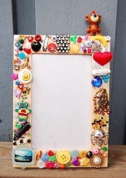 photoframe. trystin would love to help! Diy Frame Picture Handmade, Photo Frame Decor, Picture Frame Diy, Homemade Pictures, Frames Diy Crafts, Cute Picture Frames, Photo Frame Crafts, Jeweled Picture Frame, Frames Ideas