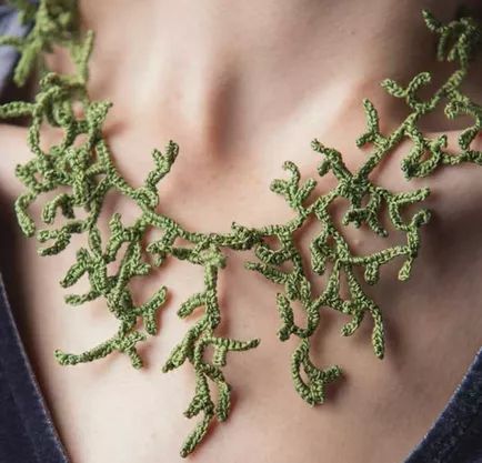 Interweave Crochet, Crochet Necklace Pattern, Yarn Ideas, شال كروشيه, Crochet Jewelry Patterns, Crocheted Flowers, Beaded Leaf, Necklace Patterns, Cowl Scarf