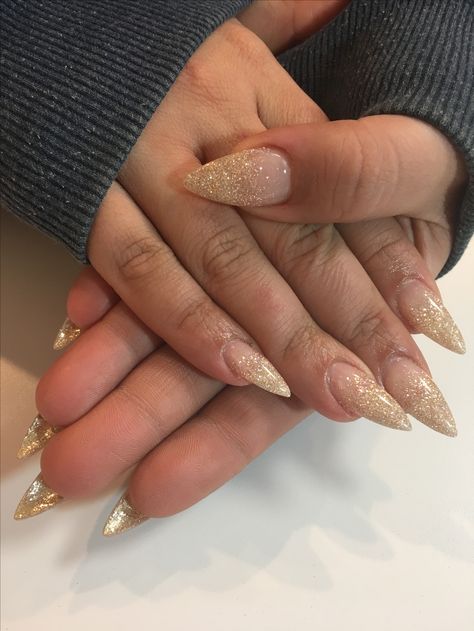 Long pointy soft gold nails Reflective Gold Glitter Nails, Pointy Gold Nails, Prom Nails With Gold Dress, Gold Foil Nail Designs Almond, Gold Flakes Almond Nails, Gold Minimal Nails, Gold Ombre Nails Acrylic, Ombré Gold Glitter Nails, Gold Glitter Ombre Nails Almond