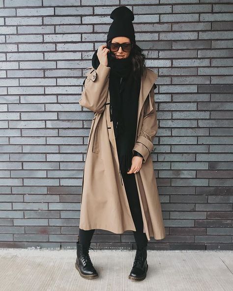 Casual Trench Coat Outfit, How To Style Doc Martens, Doc Martens Combat Boots, Trench Coat Outfit, Toronto Fashion, Coat Outfit, Athleisure Fashion, Coat Outfits, Models Off Duty