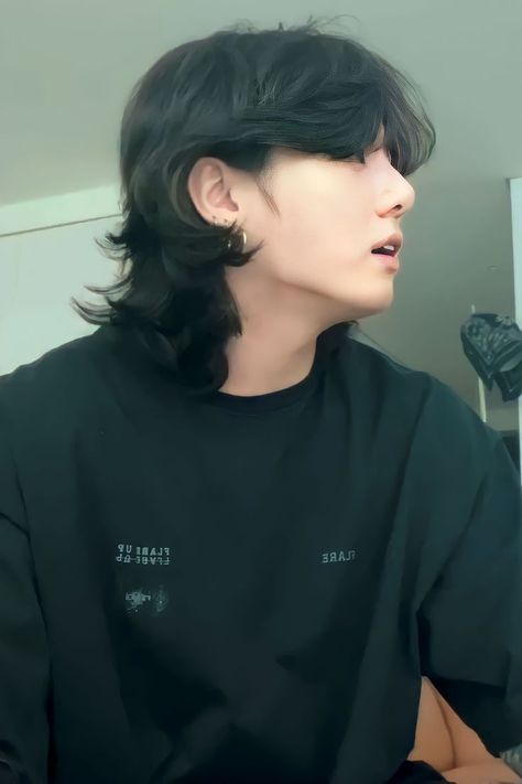 Jeon Jungkook Hairstyle, Jungkook's Hairstyle, Kpop Long Hair Men, Jungkook Hairstyle Long, Jungkook Long Hair Wallpaper, Jungkook Wolf Cut, Jungkook Long Hair 2023, Men Wolfcut Hair, Jungkook With Long Hair