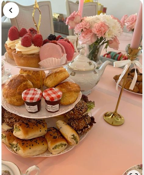 Autumn Tea Party, Bridgerton Party, Birthday Cake Decorating Ideas, Tea Party Table, Birthday Tea Party, Stunning Cakes, Garden Party Birthday, Tea Party Theme, Tea Party Food