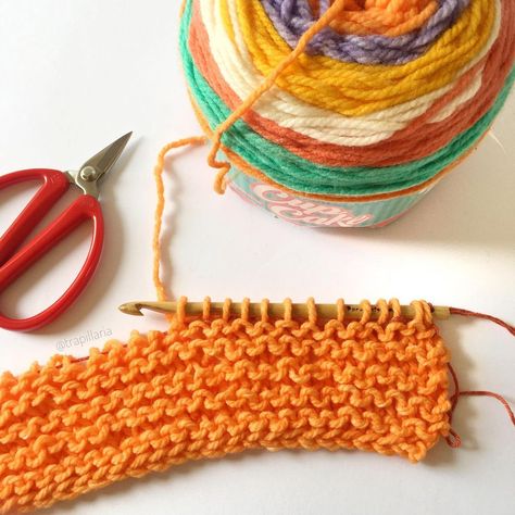 photo by @trapillaria on Instagram. What is knooking? Have you ever heard of it? Find out more in this article, which is a part of still-growing Crochet Encyclopedia. #crochet #knooking Knooking Patterns Free, Knooking Tutorial, Orange Swatch, Broomstick Lace, Tunisian Crochet, Crochet Knitting, Loom Knitting, Crochet Granny, Crochet Techniques