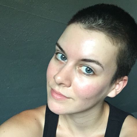 89 Likes, 4 Comments - Kelly Dougher (@picturesque_liar) on Instagram: “Celebrating a good skin day with a #nomakeup selfie to distract myself from the fact that my hair…” Buzzcut Women Grow Out, Growing Out A Shaved Head Women, Grow Out Shaved Head, Shaved Head Grow Out, How To Grow Out A Buzzcut Women, Buzz Cut Grow Out Style, Grow Out Buzz Cut Women, Growing Out Shaved Head Hairstyles, Shaved Hair Growing Out