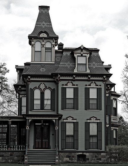 Gothic Revival Victorian house style - 6 Types with Examples Gothic Victorian House, Davenport House, Gothic Homes, Gothic Revival House, Victorian Style House, Victorian Style Homes, Casas The Sims 4, Gothic Revival, Victorian Architecture