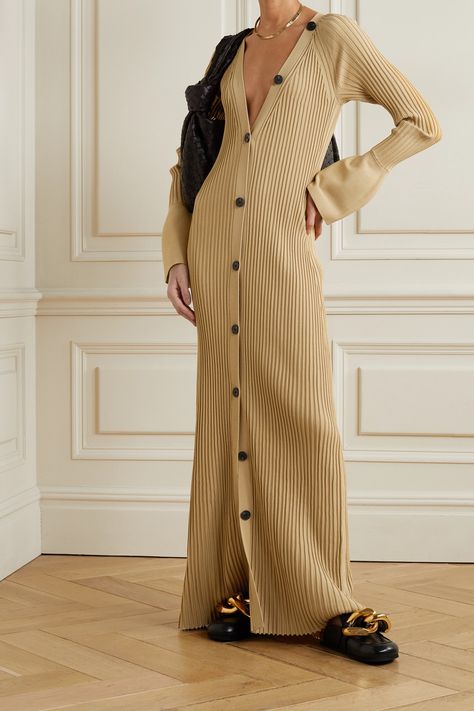 Designer Maxi Dress, Maxi Dress Outfit, Effortlessly Chic Outfits, Smart Outfit, Luxury Women Fashion, Maxi Robes, Knitwear Dress, Fashion Inspiration Design, Maxi Knit Dress