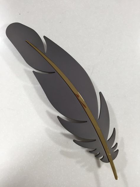 Feather Wood Art, Feather Template, Wooden Feather, Wood Feather, Metal Feather, Door Handle Design, Scrap Wood Crafts, Wood Jewelery, Wallpaper Shelves