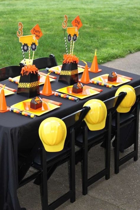 Construction Zone Birthday Party, Construction Zone Party, Dump Truck Birthday Party, 4de Verjaardag, Construction Theme Birthday Party, Dump Truck Birthday, Construction Theme Party, Construction Birthday Parties, Trucks Birthday Party