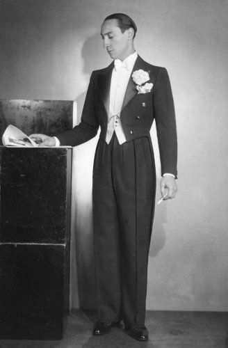 White tie. High rise in trousers. High Rise Trousers Men, 1920s Butler, White Tie Suit, White Tie Tuxedo, White Tie Dress Code, White Tie Event, Formal Menswear, Vintage Men's Fashion, Black And White Tuxedo