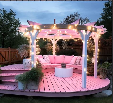 Pink Patio Decor, Large Backyard Layout, Pink Patio, Backyard Deck Ideas, Creative Backyard, Holly House, Diy Backyard Patio, Cozy Backyard, Diy Porch