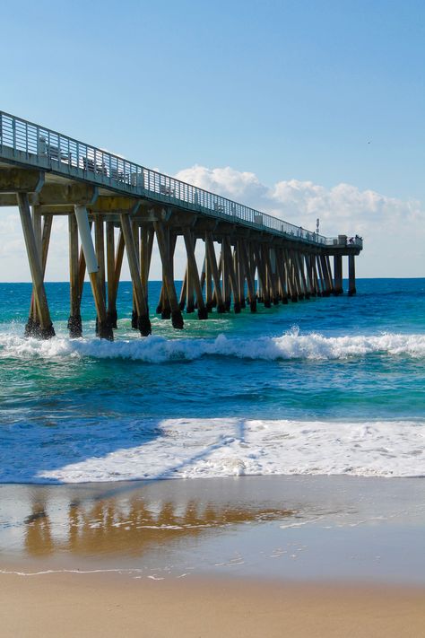 Hermosa Beach Pier in Hermosa Beach, CA Sunset Los Angeles, Hermosa Beach Pier, Pier Sunset, Things To Do In La, Beach Pier, Beach Towns, Hermosa Beach, Us Beaches, Los Angeles County