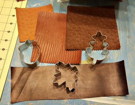 Easy Leather Projects For Beginners, Projects With Leather Scraps, Crafts With Leather Sheets, Quick Leather Crafts, Easy Leather Working Projects, Ideas For Leather Scraps, Suede Scraps Ideas, Soft Leather Projects Diy, Leather Diy Gifts