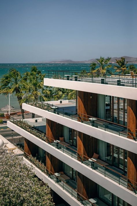 Max von Werz Arquitectos, César Béjar, Rodrigo Chapa · Baja Club Hotel · Divisare Beach Hotels Architecture, Beach Hotel Architecture, Architecture Studies, Beach Architecture, Hotel Design Architecture, Seaside Apartment, Hotel Facade, Apartments Exterior, Seaside Hotel