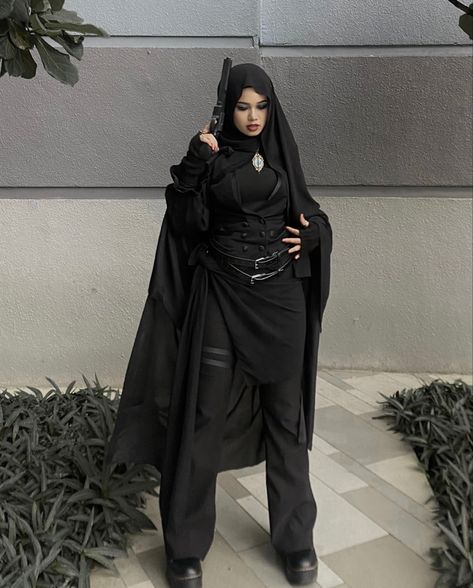 Goth Hijabi, Aesthetic Hijab Outfit, Fantasy Fits, Spiritual Outfits, Goth Hat, Outfit Muslim, Hijab Ideas, Y2k Inspo, Aesthetic Hijab