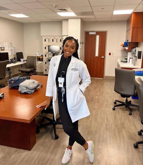 Pediatrician Black Women, Health Administration Career, Black Women Doctors Aesthetic, Black Med Student Aesthetic, Black Psychiatrist Aesthetic, Black Women In Scrubs Aesthetic, Black Physical Therapist, Black Female Doctor Aesthetic Medical, Doctor Lifestyle Aesthetic