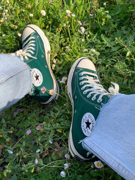 Converse Aesthetic, Foto Top, Green Converse, All Stars Converse, Outfits With Converse, Cute Photography, Aesthetic Shoes, Only Shoes, Swag Shoes