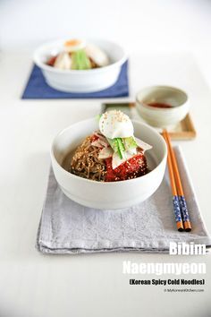 How to make classic Bibim Naengmyeon (Korean spicy cold noodles). They are spicy, sweet and tangy addictive noodle dish that is very popular in summer! | MyKoreanKitchen.com Bibim Naengmyeon, Spicy Cold Noodles, My Korean Kitchen, Korean Cold Noodles, Koreansk Mad, Korean Kitchen, Cold Noodles, Korean Cooking, Korean Fried Chicken