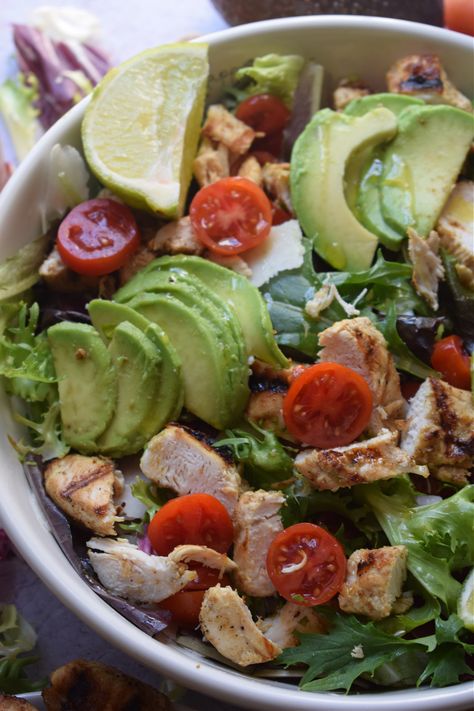 Grilled Chicken & Avocado Salad - Julia's Cuisine Cajun Chicken Salad, Chicken Avocado Salad, Grilled Chicken Avocado, Rotisserie Chicken Salad, Spring Mix Salad, Sauteed Peppers, Avocado Salad Recipes, Salad Mixed Greens, Big Salad