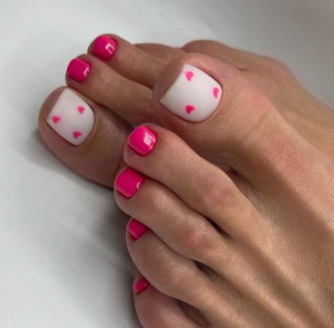 Best Toe Nail Color, Toe Nail Colors, Toenail Art Designs, Pink Toe Nails, Feet Nail Design, Pedicure Designs Toenails, Pedicure Nail Designs, Gel Toe Nails, Toe Nail Color