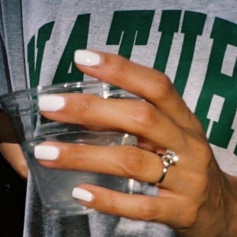 White Nail Polish, Rachel Green, Sporty And Rich, Mani Pedi, Nails Inspo, White Nails, Simple Nails, Natural Nails, Short Nails