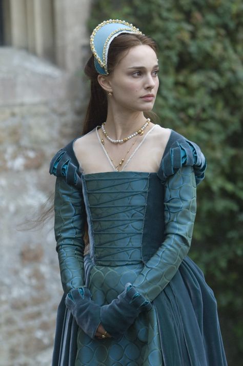 Natalie Portman as Anne Boleyn in "The Other Boleyn Girl", 2008. Anna Boleyn, The Other Boleyn, Tudor Costumes, Tudor Fashion, The Other Boleyn Girl, Old Dress, Tudor History, Period Outfit, The Tudors