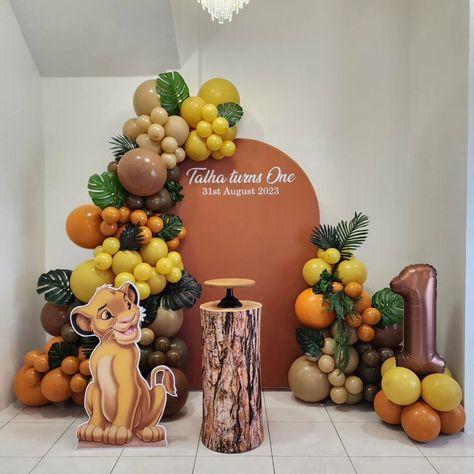 Sims Luv Creations (@simsluvcreations) • Instagram photos and videos Simba Balloon Decoration, Lion King Party Decorations Ideas, Simba Party Decorations, Lion Themed Birthday Party Decorations, Simba Theme Birthday Decor, Simba Birthday Decorations, Lion King Sweet Table, One Birthday Decorations, Lion King Backdrop Ideas