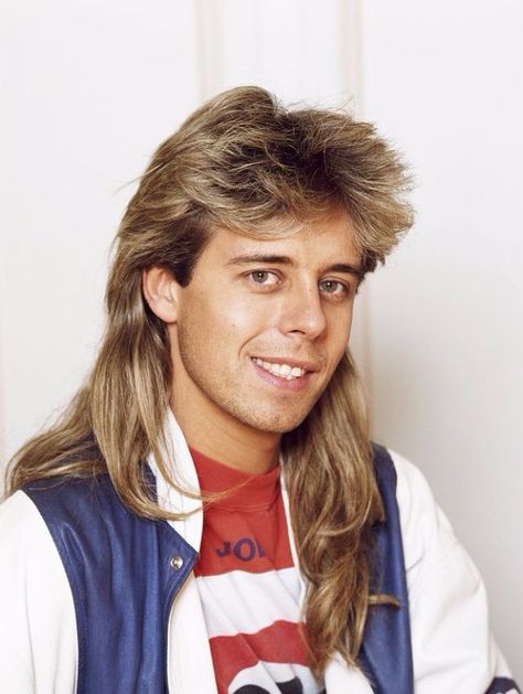 Mullet: The Badass Hairstyle of the 1970s, 1980s and Early 1990s ~ vintage everyday Mens 70s Hairstyles, 80s Mullet, Mens Mullet, Mullet Wig, Monochrome Makeup Look, 70s Hair, Mullet Haircut, Hairstyle Names, Bad Haircut