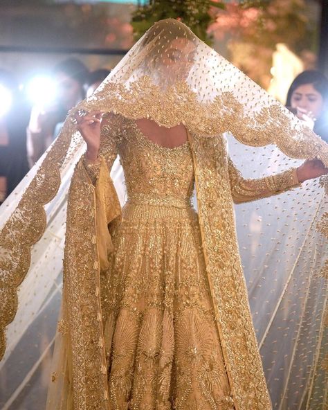 Élan on Instagram: “Élan bridal couture marries subtle flamboyance with tasteful handcrafted adornment that creates an everlasting impression. Ensure all eyes…” Elan Bridal, Chic Prom Dresses, Walima Dress, Desi Wedding Dresses, Nikkah Dress, Wedding Lehenga Designs, Asian Bridal Dresses, Asian Wedding Dress, Bridal Dresses Pakistan