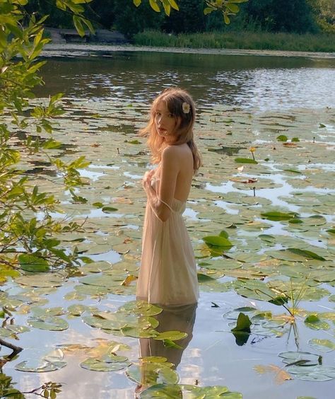 Golden Hour Forest Photoshoot, Chloecore Aesthetic, Dream Photos, Water Nymphs, Ethereal Aesthetic, Fotografi Vintage, Fairy Aesthetic, Lil Pump, Garden Fairy