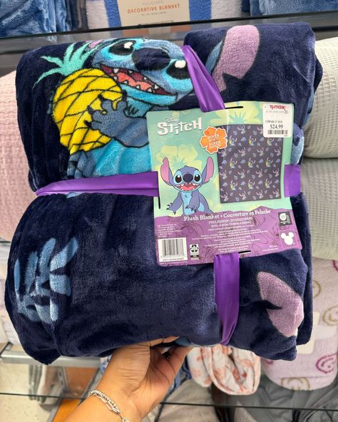 Disney Plush Blankets 24.99 @tjmaxx #disney #disneyhome #disneytjmaxxfinds Stitch Bedroom, Disney Primark, Hibiscus Flower Design, Cozy Cartoon, Disney Bedding, Bedroom Cozy, Queen Blanket, Disney Home Decor, Bed Throw