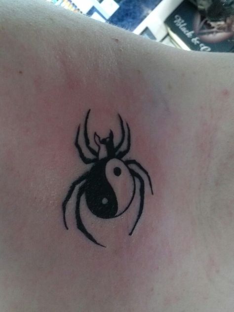 Ying Yang Spider tattoo i have! Ying Yang Spider Tattoo, Tattoos Spider, Ying Yang Tattoo, Spider Web Tattoo, Yang Tattoo, Web Tattoo, Bug Tattoo, Mehndi Designs For Kids, Spider Tattoo