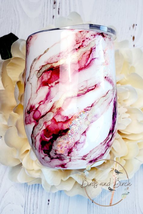 Yeti Cup Designs, Alcohol Ink Crafts, Glitter Tumbler Cups, Vinyl Tumblers, Cup Crafts, Custom Tumbler Cups, Tumbler Cups Diy, Diy Cups, Glitter Cups