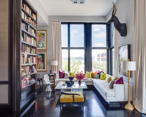 Jamie Drake's New York apartment. Photography by Marco Ricca. Deer Heads, Art Interiors, New York City Apartment, Design Salon, Design Apartment, New York Apartment, Home Modern, Top Interior Designers, Floor To Ceiling Windows