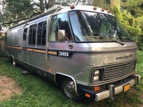 1957 Airstream Overlander 26’ camper [restored] @ Campers for sale Restored Campers, Old Campers For Sale, Airstream Campers For Sale, Retro Campers For Sale, Vintage Trailers For Sale, Airstream Motorhome, Convection Microwave Oven, Airstream Restoration, Airstream For Sale