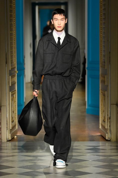 Valentino Men's Fall 2024 [PHOTOS] Valentino Menswear, Black Tie Outfits, Styling Jordans, Brave Heart, 2024 Menswear, Bts Clothing, Guys Clothing Styles, Fashion Aesthetics, Mens Fashion Fall