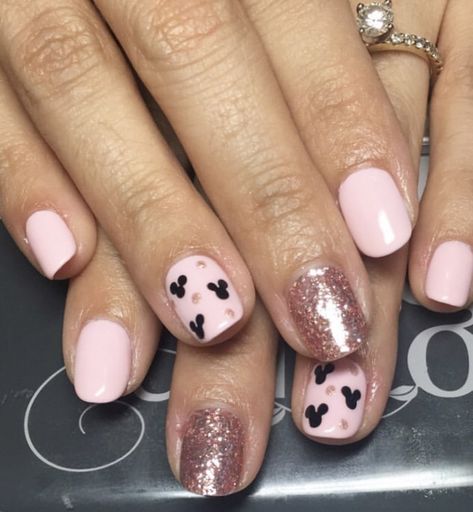 Mickey Gel Nail Designs, Valentine Mickey Nails, Minnie Mouse Dip Nails, Minnie Mouse Nails Pink And Gold, Pink And Black Disney Nails, February Disney Nails, Disney Heart Nails, Light Pink Disney Nails, Valentine’s Day Nails For Kids