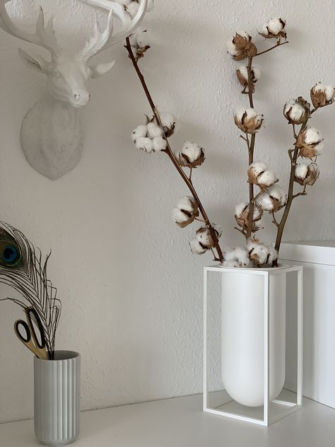 Cotton In Vase, Minimal Bouquet, Large Vases Decor, Cotton Branches, Cotton Decor, Cotton Plant, Watercolour Inspiration, Branch Decor, Plant Vase