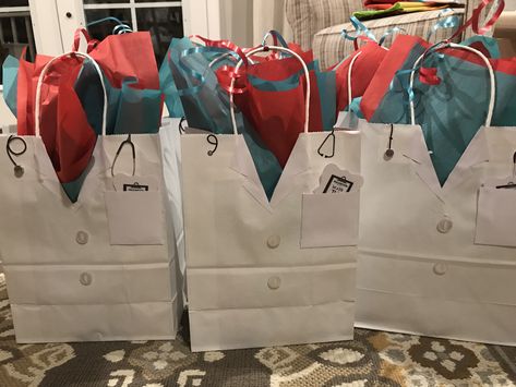 White coat bags filled with goodies. White Coat Party Ideas, Doctor Gifts Ideas, Med School Party, White Coat Ceremony Party, Graduation Souvenirs, Medical Party, White Coat Ceremony Gift, Doctor Party, Nursing School Graduation Party