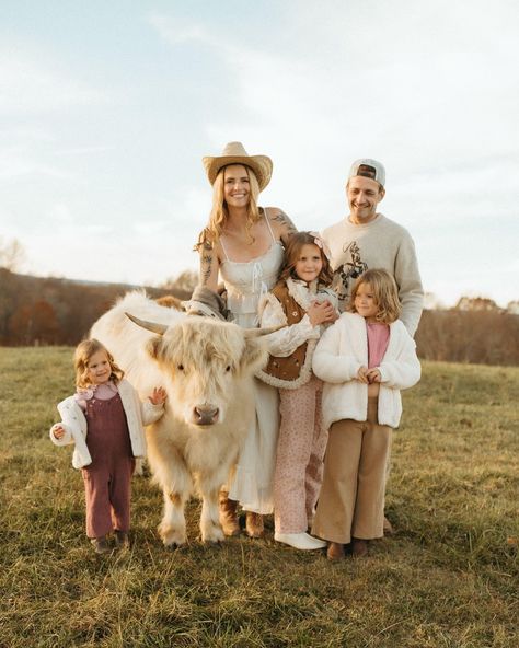 Hi everyone! It’s me! Genevieve, your NOVA family, couples, senior portrait, newborn, maternity, portrait, & pet photographer! 🌼 Our family moved to Aldie, Virginia a month ago from Arizona and we are loving it so much! In just four weeks I’ve been able to find favorite locations for our sessions together and @sterlinghillsfarm is hands down my favorite location to shoot at. Don’t want cows all up in your business? You can still do your session with me on her property and have cows or no cow... Cow Family Pictures, Cow Pics, Studio Mini Sessions, Poses Family, Farm Family, Mini Cows, Farm Photography, Cow Pictures, Christmas Mini Sessions