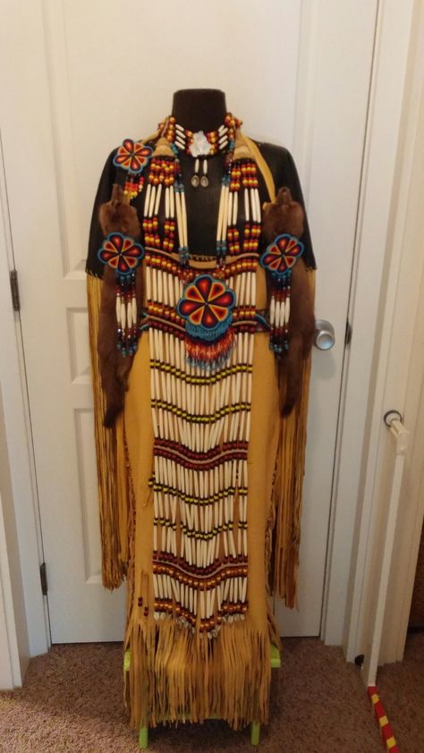 Indigenous Traditional Clothing, Native American Clothing Women Traditional, Cree Traditional Clothing, Native American Clothing Traditional, Indigenous Clothes, Indigenous Dress, American Indian Dress, Indigenous Clothing, American Indian Clothing