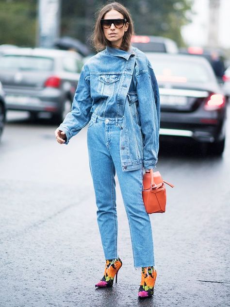 double denim: asymmetric jacket with frayed hem straight jeans and Balenciaga boots Denim Shorts Outfit, Canadian Tuxedo, Look Jean, Giovanna Battaglia, Anna Dello Russo, Paris Fashion Week Street Style, All Jeans, Blazer Jeans, Double Denim