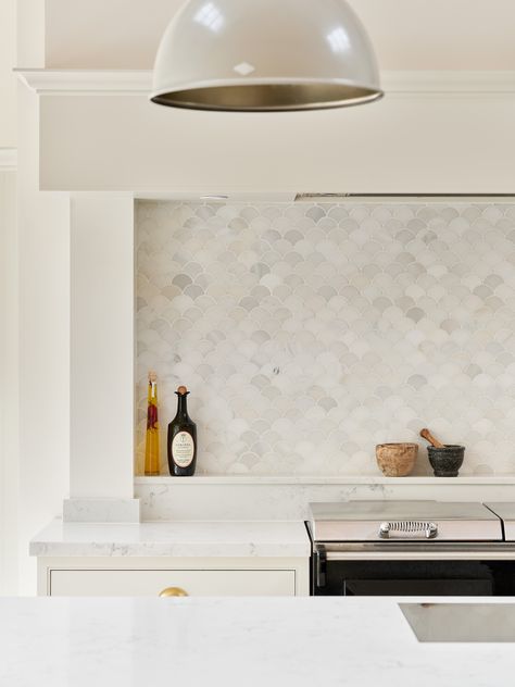 Kitchen Hob Splashback Ideas, Hob Splashback Ideas, Marble Splashback Kitchen, Cooker Splashback Ideas, Extended Kitchen, Marble Floor Tiles, Scallop Tiles, Mosaic Floor Tiles, Kitchen Hob