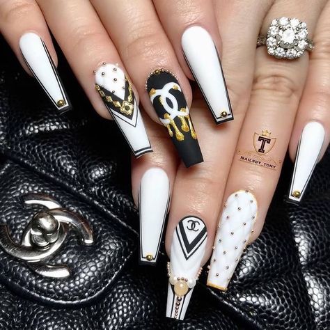 Chanel Nails Design, Gucci Nails, Chanel Nails, Pink Gel, White Acrylic Nails, Stiletto Nails Designs, Black Nail Designs, Coffin Nails Long, Black Nail