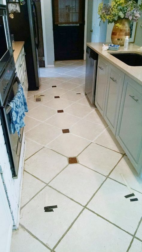 the easiest way to clean tile floors and grout that have been neglected Cleaning Floor Grout, Deep Clean Kitchen, Cleaning Bathroom Tiles, Kitchen Floor Tiles, Floor Tile Grout, Cleaning Ceramic Tiles, Clean Kitchen Floor, Floor Grout, Dirty Kitchen